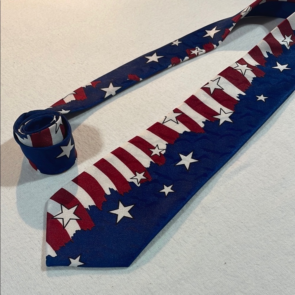 L’Art D’espace Red White & Blue Patriotic Silk Tie with Star and Stripe Design
